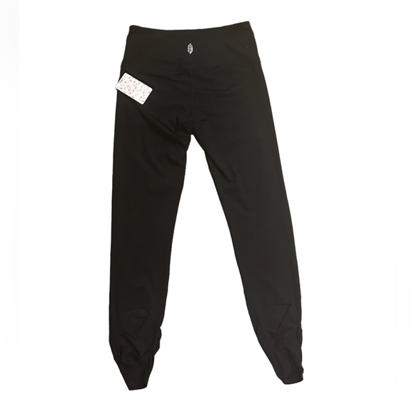 NWT Free People leggings. Retail $88. - Picture 2 of 6
